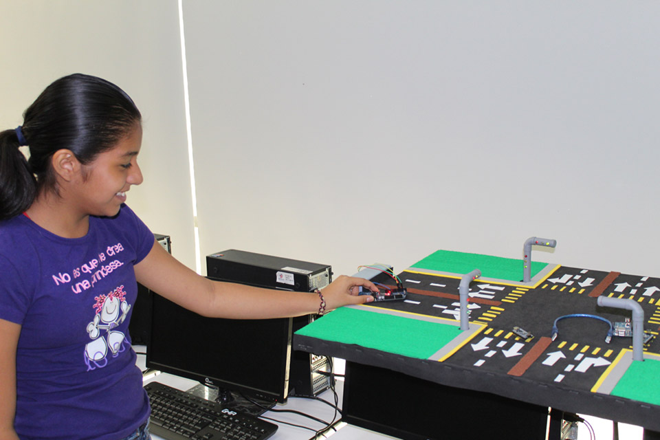Comprende y programa la tarjeta Arduino Uno y sus puertos.