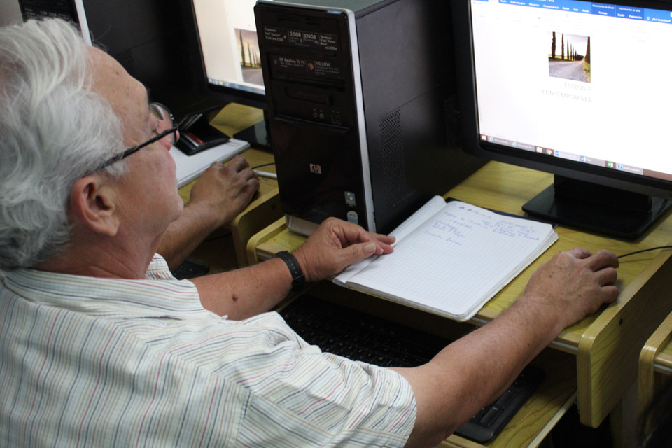 Con este curso puedo conocer el funcionamiento básico de la computadora y manejarla a mi propio ritmo